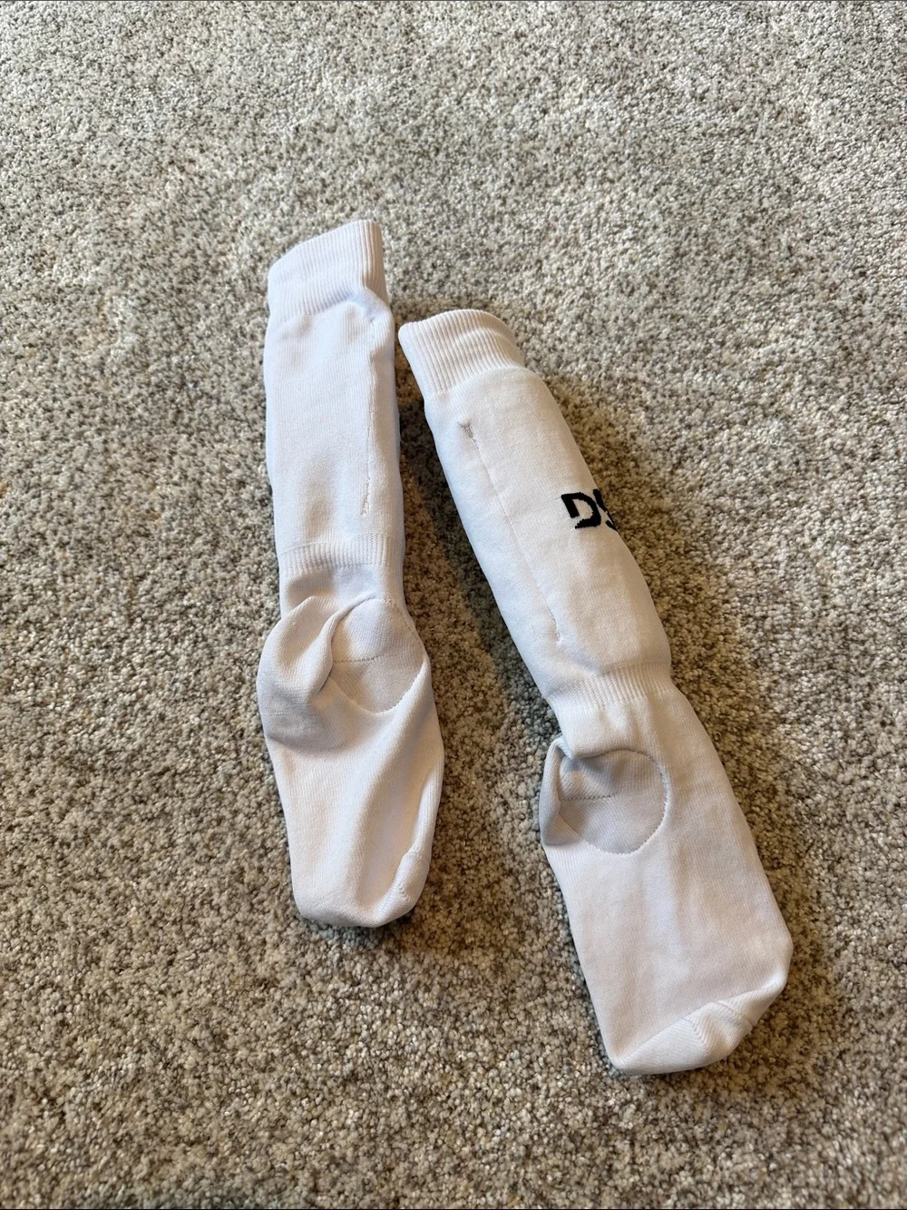 DSG Youth Ocala White Soccer Shin Socks Removable Guards Size S